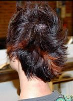 cieniowane fryzury krótkie - uczesanie damskie z włosów krótkich cieniowanych zdjęcie numer 29A